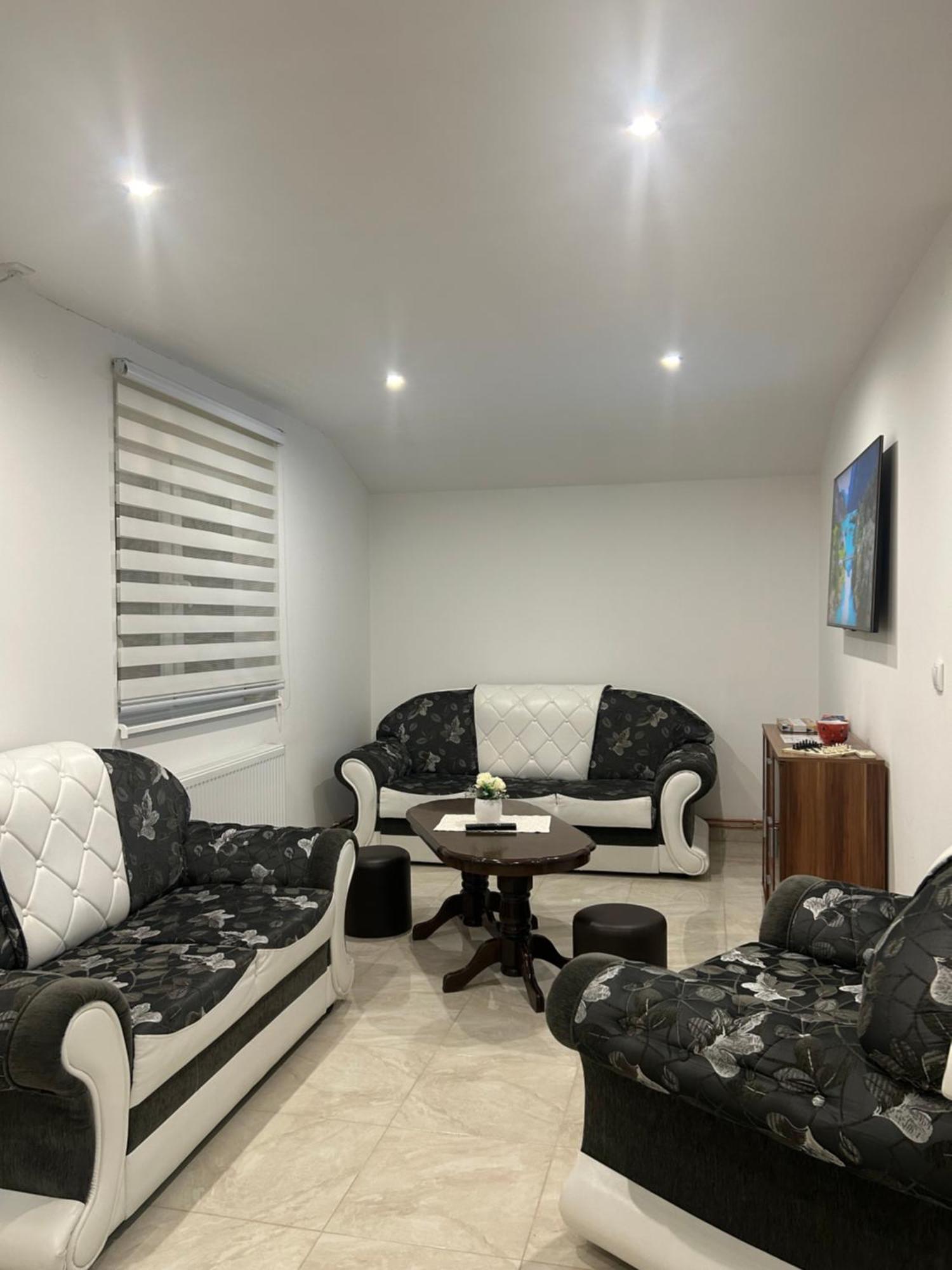 Apartman Diamond Lux Surcin Luaran gambar